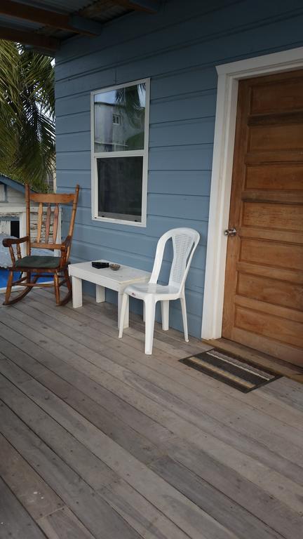 Go Slow Guesthouse Caye Caulker Exterior photo